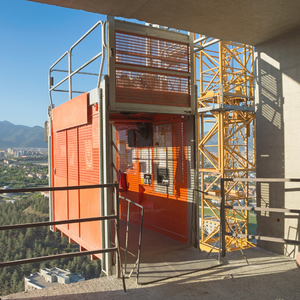 Construction elevator